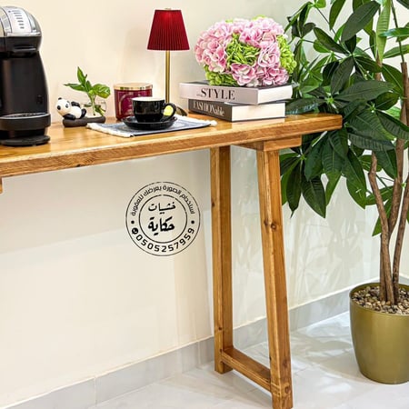 طاولة قهوة بتصميم هندسي