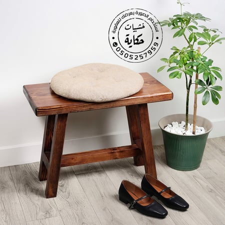 مقعد خشبي