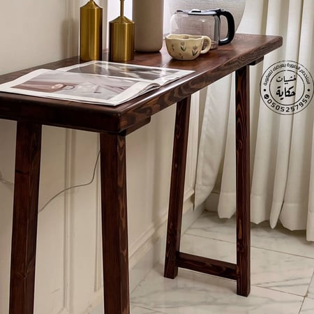 طاولة قهوة بتصميم هندسي