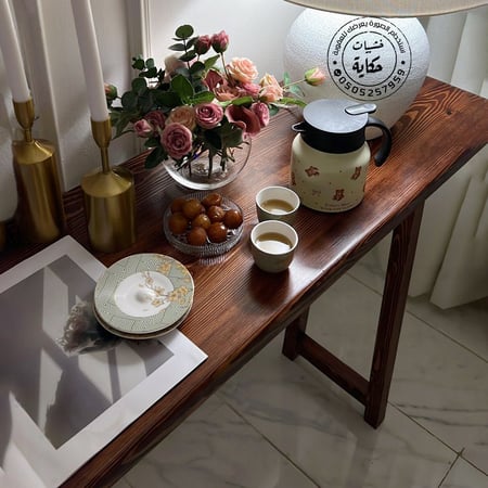 طاولة قهوة بتصميم هندسي