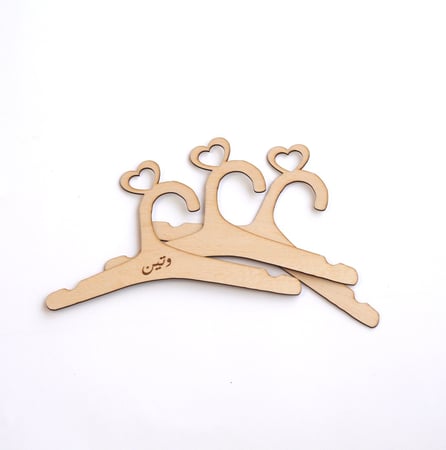 علاقة ملابس أطفال رضع