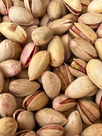 فستق أمريكي طبيعي بالقشرة