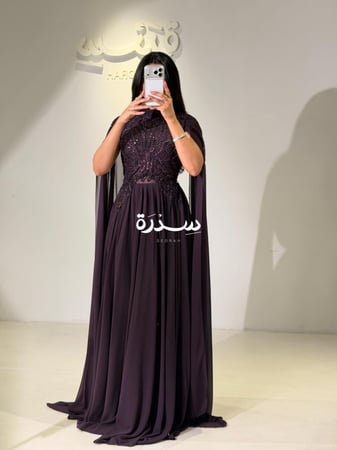 فستان سهرة حريري بتطريز علوي