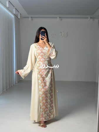 جلابية مطرزه بجبال جانبية