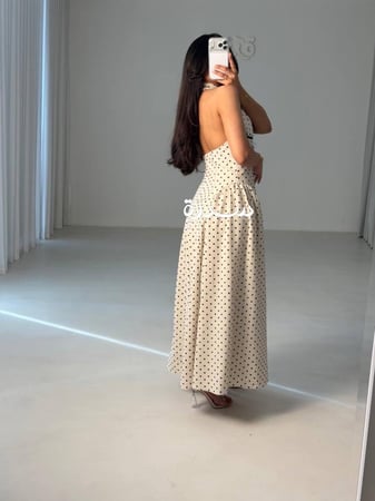 فستان ناعم منقط بقصة مميزة