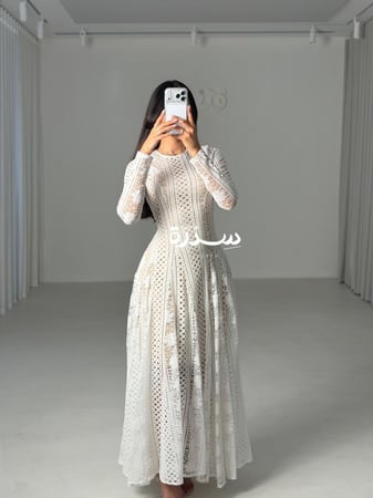 فستان دانتيل طويل