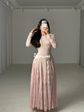 فستان دانتيل طويل