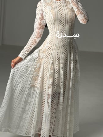 فستان دانتيل طويل