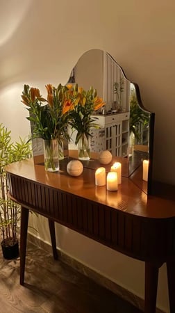 تسريحة خشب سنديان مع مراية الهبة