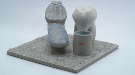 عيادة الأسنان الزرقاء (رمادي قديم)