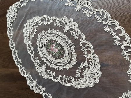 مفرش دانتيل موكا | Lace Oval 46x73 cm Mocha