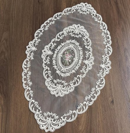 مفرش دانتيل موكا | Lace Oval 46x73 cm Mocha