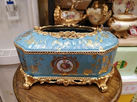 علبة مناديل رويال طراز فيكتوري | Resin Tissue Box Blue Size:-12x28 cm