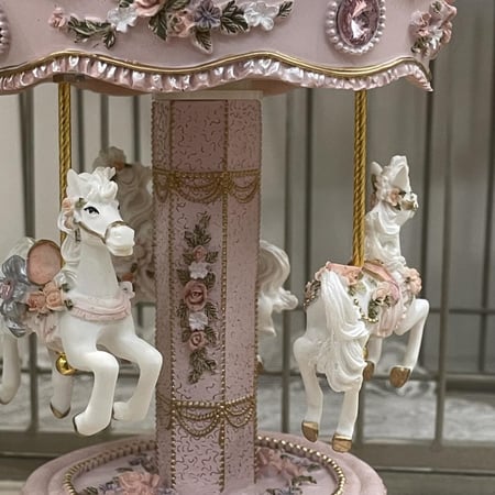 صندوق موسبقى لون وردي