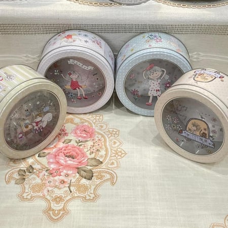 عرض مؤقت لمجموعة اربع علب معدنية دائرية