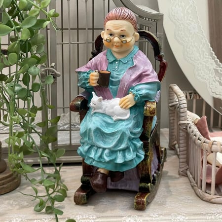 تحفه منزليه بشكل امرأه عجوزه مصنوعه من مادة الريزن| Home accessory in the shape of an old woman
