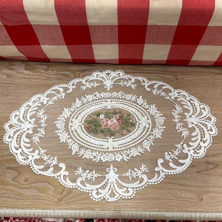 مفرش دانتيل بيضاوي اوف وايت | Lace Oval 30x40 cm Offwhite