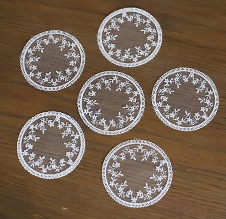 6 قطع قواعد أكواب من الدانتيل الأبيض |Lace Coster Off White 12 cmOff White 6Pieces set