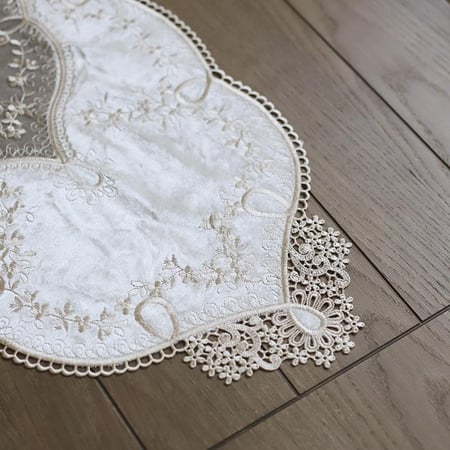 مفرش دانتيل ومخمل لون بيج OL|Lace Velvet Table Cloth 40x90 cm