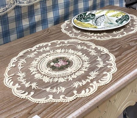 مفرش دانتيل قطن دائري 28 سم لون بيج | Round cotton lace beige color