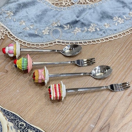 طقم ملاعق وشوكة للحلى  مكون من 4 قطع|4-Piece Coffee Spoons And Fork Set