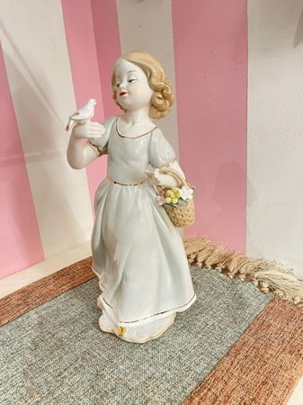 عروسة سيراميك | Porcelain Girl Size:-30x16 cm