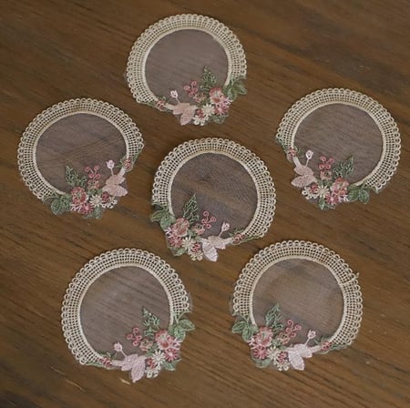 موكا الدانتيل المورد كوستر 6 قطع|Lace Coster Off White 12 cm Mocha 6Pieces set