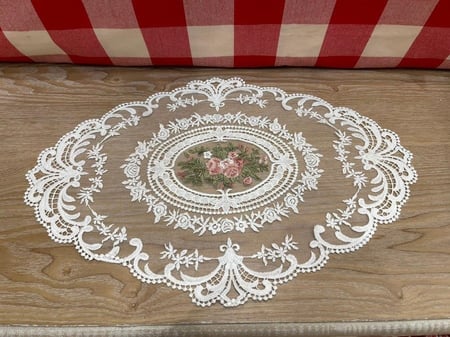 مفرش دانتيل بيضاوي اوف وايت | Lace Oval 30x40 cm Offwhite