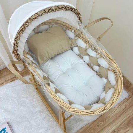 سلة موسى ظفيرة بيج و اوف وايت مع حامل هزاز خشبي