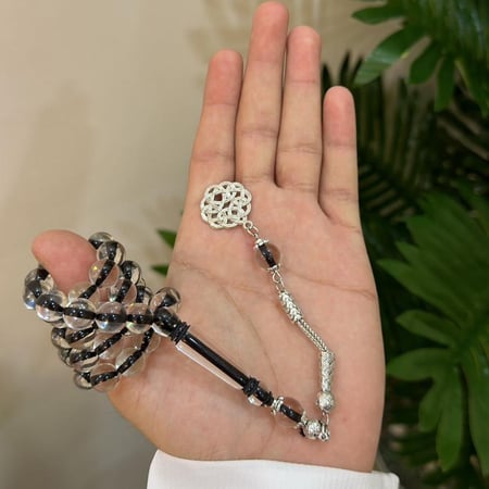 سبحة بكلايت شفافة خيط اسود