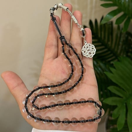 سبحة بكلايت شفافة خيط اسود