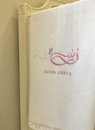 بطانية لون ابيض