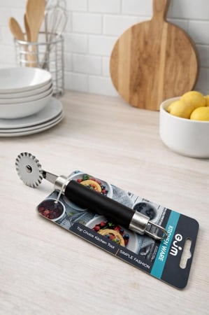 قطّاعة عجين مسننة