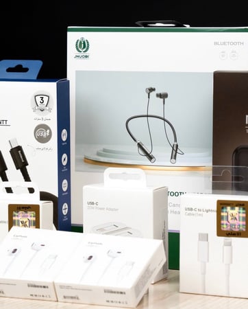 عرض خاص / عدد 2 سلك شاحن اصلي type C to Type C - Type C to I phone USB-C 60W / عدد 2 سماعة Earpods USB-C / شاحن قوي 20 وات / كابل شاحن Beldend مقاوم للإنحناء راس صلب / باور بانك 10000MAH من Maximo / سماعة لاسلكية من Hnuobi سماعة بلوثوث لاسكلية رياضية