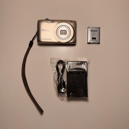 Nikon Coolpix S3100 -Near Mint