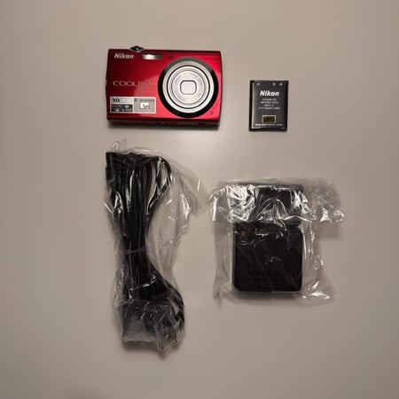 Nikon Coolpix S230 - Near Mint