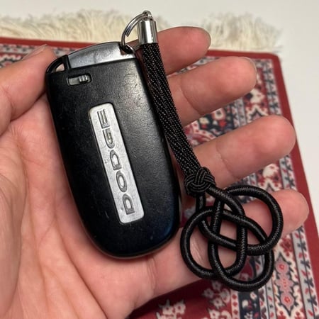 تعليقة سيارة طربزونة أسود .