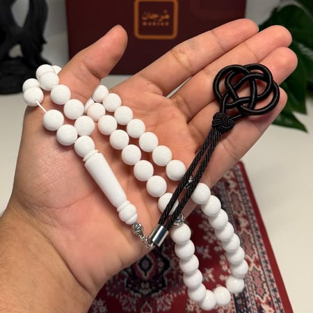 أبيض طربزونة سوداء