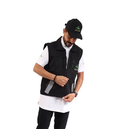 سديري مطرز بشعار وزارة الصحة للجنسين