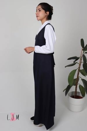 شيال كحلي ببيونة بدون بلوزة