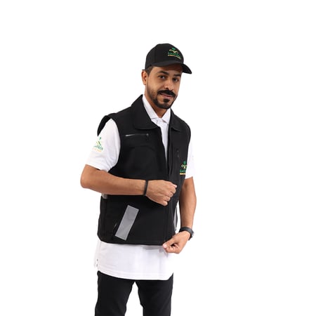 سديري مطرز بشعار وزارة الصحة للجنسين