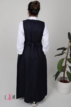 مريول كحلي شيال ببيونة بيضاء مع جيب امامي