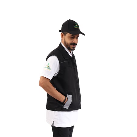 سديري مطرز بشعار وزارة الصحة للجنسين