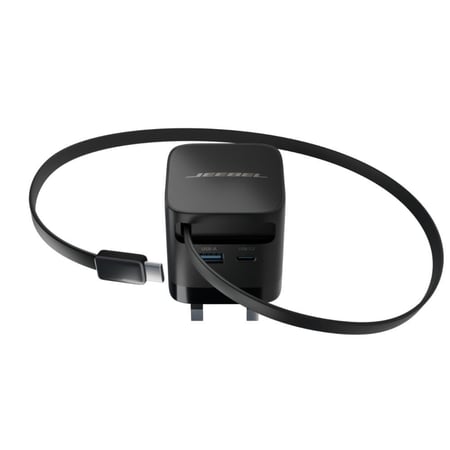 شاحن جداري أسود متعدد المنافذ مع كابل مدمج