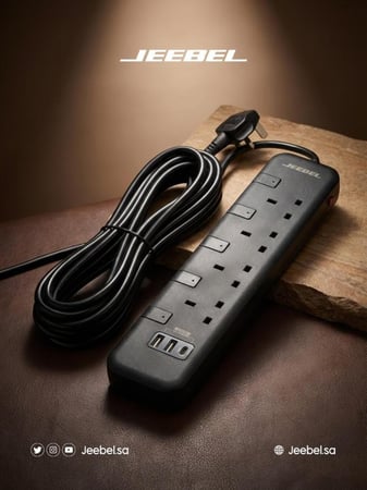توصيلة جيبل الكهربائية معتمدة SASO 2990 واط 4 مخارج UK مستقلة مع USB و Type-C حماية من الحمل الزائد وأمان عالي