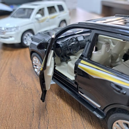 مجسم سيارة حديد تويوتا لاندكروزر م / 183210