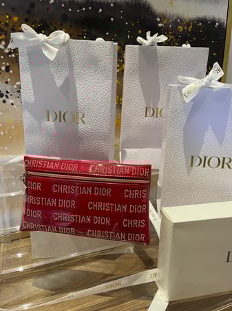 شنطة ديور أحمر مع الكيس