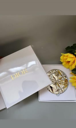 مراية فاخرة من ديور مع البوكس والكيس