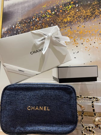 شنطة شانيل مع بوكس