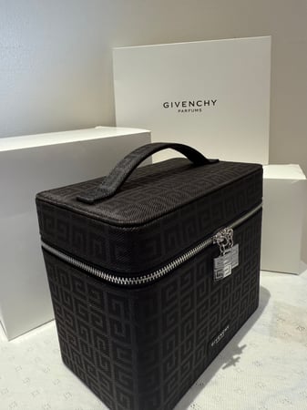 شنطة جفنشي كبيره